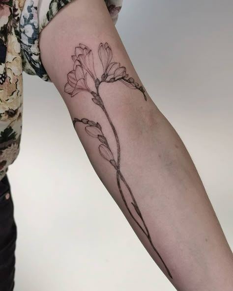 Freesia Tattoo Design, Fresias Tattoo, Soft Flower Tattoo, Freesia Flower Tattoo, Gran Tattoo, Freesia Tattoo, Sasha Tattoo, Leg Tattoos For Women, Dragon Tattoo Leg