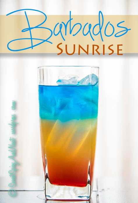 Layered Alcoholic Drinks, Layered Cocktails Recipes, Shots Alcohol Recipes, Poolside Drinks, Layered Cocktails, Sunrise Cocktail, Booze Drink, Layered Drinks, Bartender Drinks