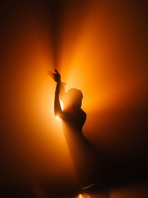 Dramatic Lighting, Orange Aesthetic, Arte Inspo, Cinematic Photography, Stage Lighting, Dance Photography, Light Photography, Photography Inspo, Golden Hour