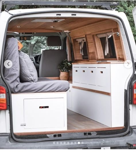 Astuces Camping-car, Kangoo Camper, Van Conversion Ideas, The Transporter, Campervan Ideas, Camper Van Ideas, Kombi Home, Camping 101, Van Conversion Interior