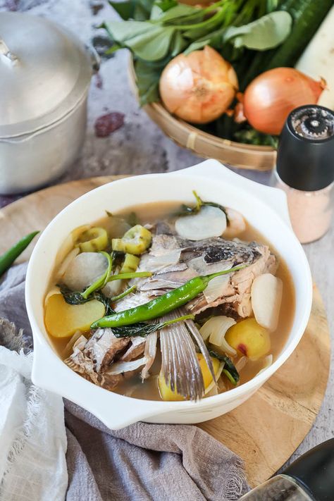 🐟🌶️ Spice up your seafood game with this delicious and tangy soup dish from the Philippines! 🇵🇭🍲💕 Dive into the rich and flavourful broth that’s sure to warm your heart and soul. 😋👌 Binarutak is a Filipino fish head soup dish cooked with tropical vegetables and sour fruits like tamarind... Tropical Vegetables, Fish Head Soup, Sour Fruits, Tamarind Juice, Black Pepper Oil, Sour Fruit, Fish Head, Soup Dish, Tamarind Paste