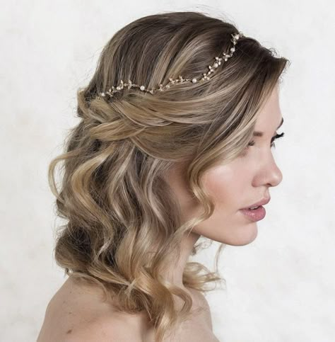 Simple Wedding Hairstyles, Wedding Hair Styles, Penteado Cabelo Curto, Bride Hair, Bridesmaid Hairstyles, Wedding Updo, Trending Hairstyles, Bridal Headpiece, Prom Hairstyles