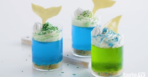 Dive into these easy sea themed jelly cups, perfect for your next kids party. Roast Salmon, Pumpkin Spinach, Making Jelly, Jelly Slice, Raspberry Swirl Cheesecake, Vegetable Lasagne, Cake Stall, How To Make Jelly, Swirl Cheesecake