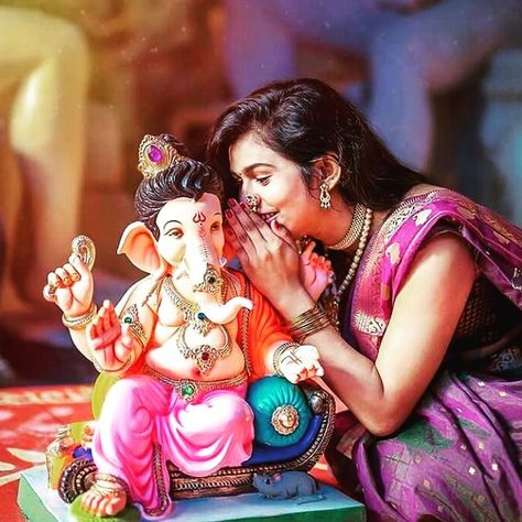 Photo With Ganpati Bappa, Pose With Ganpati Bappa, Ganpati Photography Ideas, Ganpati Photoshoot For Women, Ganpati Photo Shoot Ideas, Ganpati Bappa Photography, Ganesha Photography, Ganpati Photography, Baby Murugan Paintings