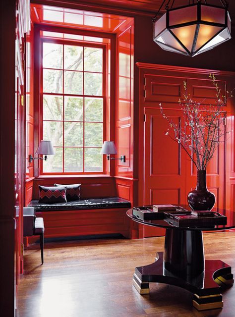 Steven Gambrel offers timeless design in this space with a not so traditional red. Red Interior Design, Lacquered Walls, Old Westbury, Bold Color Schemes, Red Decor, Red Rooms, Red Walls, Red Interiors, Beautiful Interiors