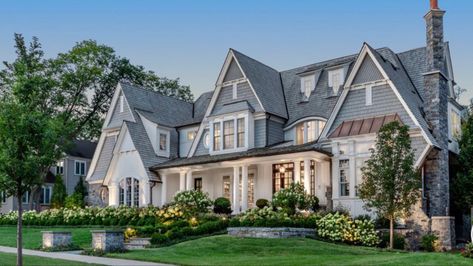 Cape House Exterior, Shingle Style Architecture, Vacation House Plans, Coastal Exterior, Gray Exterior, Shingle House, Transitional Exterior, Cape Cod Style House, Shingle Style Homes