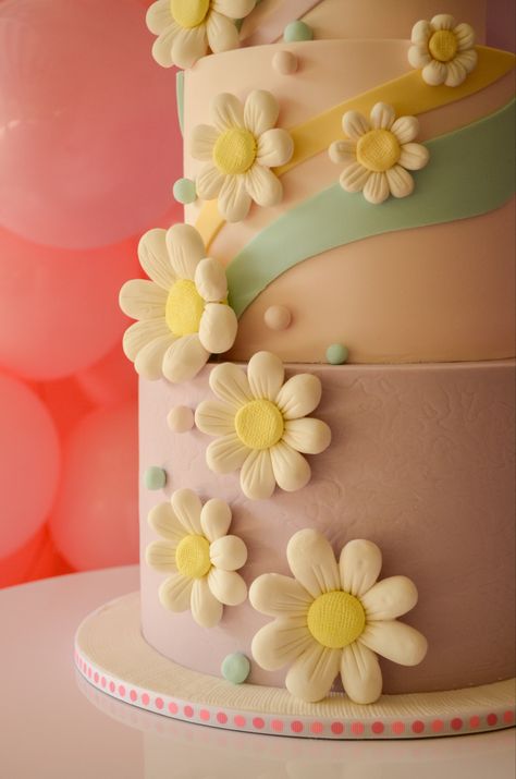 Daisy Boho Cake, Daisy Rainbow Cake, Groovy Baby Shower Cake, Groovy One First Birthday Decor, Groovy One First Birthday Cake, Two Groovy Birthday Cake, Groovy Cake Ideas, Flower Power Cake, Groovy Birthday Cake