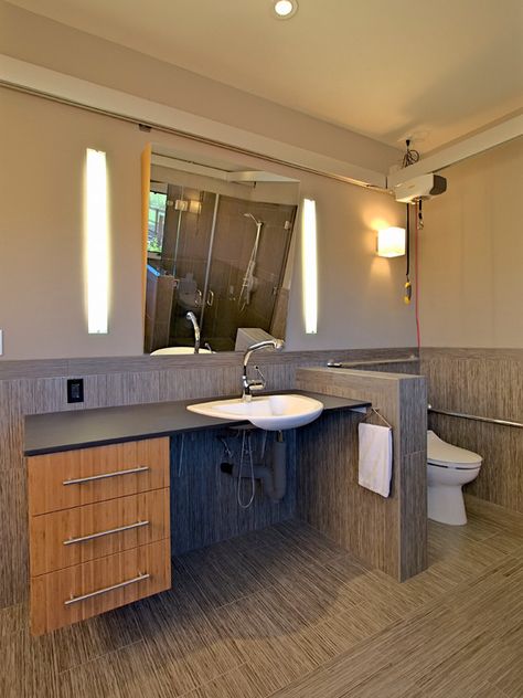 Lavamanos sin pedestal, ideales para las sillas de ruedas :) Accessible House, Accessible Bathroom Design, Accessible Kitchen, Top Bathroom Design, Disabled Bathroom, Ada Bathroom, Accessible Bathroom, Grab Bars, Wheelchair Accessible