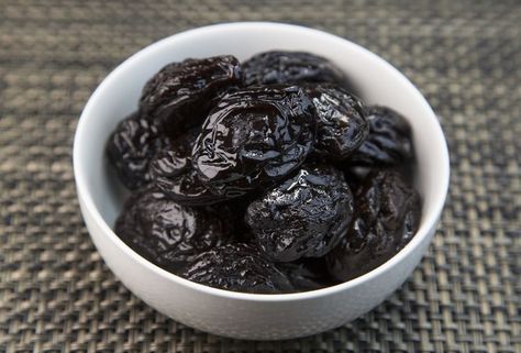 DIY Up Your Favorite Chinese Condiment with Dried Plums Plum Sauce Recipe, Restaurant Appetizers, Plum Recipes, Plum Sauce, Dried Plums, Dried Figs, High Fiber Foods, Good Foods To Eat, Fiber Foods