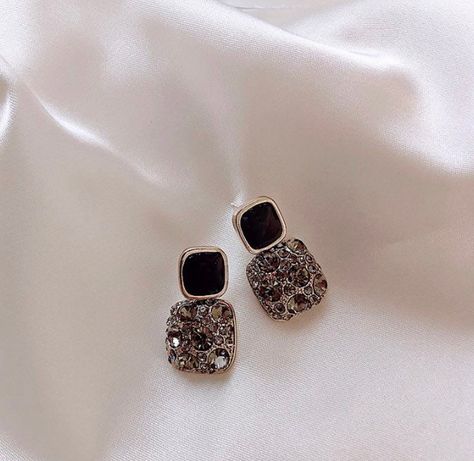 Black Stone Earrings, Personality Gifts, Vintage Drop Earrings, Cheap Accessories, Indian Earrings, Red Earrings, Trendy Earrings, Mua Sắm, Black Rhinestone