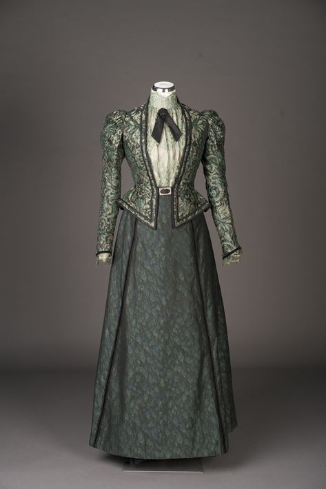 1890 Dress, Irish Costume, Irish Costumes, Wardrobe Plan, Irish Dress, Ripper Street, Victorian Era Fashion, 1890s Fashion, 1800s Fashion