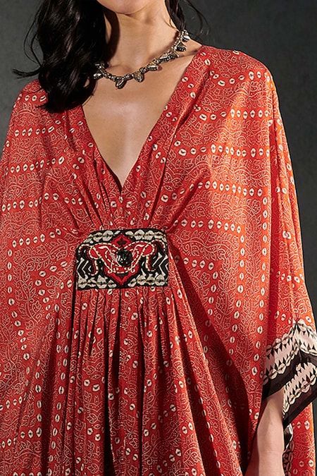 Bandhani Outfit Ideas, Traditional Bandhani Print Kaftan For Festive Occasions, Luxury Bandhani Print Kaftan For Festive Occasions, Luxury Bandhani Print Kaftan For Diwali, Stylish Kaftan Dresses, Chunri Print Kurti Designs, Bandhani Print Pattern, Festive Bandhani Print Kaftan, Luxury Bollywood Bandhani Print Kaftan