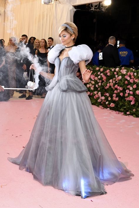 zendaya as cinderella • met gala ‘19 Zendaya Met Gala, Best Met Gala Looks, Light Up Dresses, Met Gala Outfits, Carpet Outfits, Met Gala Dresses, Zendaya Outfits, Zendaya Style, Gala Fashion