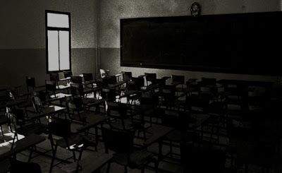 (怖い話)Japanese Horror Stories: Gakkou no kaidan: The devil's classroom Creepy Classroom Aesthetic, Horror School Background, Horror School Aesthetic, School Horror Aesthetic, Horror Classroom, Creepy Classroom, Creepy School, Dark Classroom, Bloxburg School