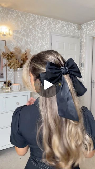 Hairstyle With Bow Clip, Hair Styles With Bow, Hairbow Hairstyles, Hairstyles With Bows, Natalie Cole, Hairstyle Idea, Bow Hairstyle, Bow Clip, Everlasting Love