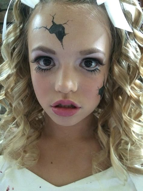 Broken China doll makeup China Doll Costume Halloween, Creepy Doll Hairstyles, Cute Doll Makeup Halloween, Broken Doll Makeup Kids, Creepy Doll Makeup For Kids, Doll Makeup Looks Halloween, Broken Doll Makeup Halloween, China Doll Makeup, Creepy Doll Makeup Halloween