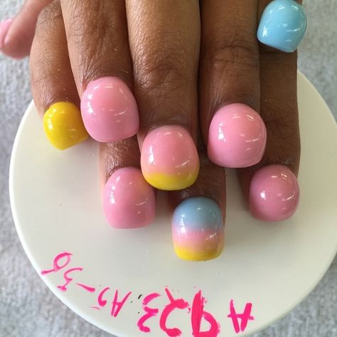 Hump Nails, Bubble Nails, Crazy Nail Art, Nagellack Trends, Crazy Nails, Blue Nail, Oval Nails, Birthday Nails, Nail Designs Spring