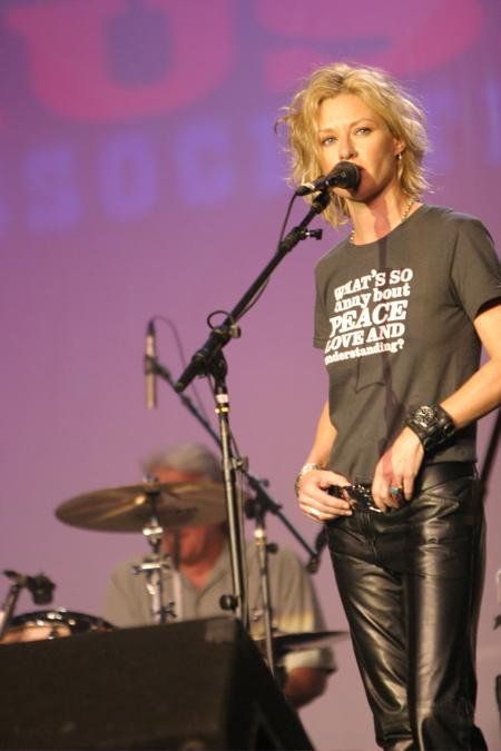 Shelby Lynne in concert Fan Poster, Women Of Rock, October Birthday, April 16, Music Star, Singer Songwriter, Country Music, Songwriting, Celebrity Style