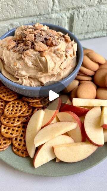 Butter Finger Dessert, Peanut Butter Dip, Fruit Dips Recipes, Fruit Dip, Vanilla Wafers, Fall Baking, Pie Dessert, Creamy Peanut Butter, Appetizer Dips