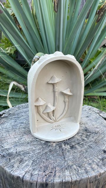 Diy Clay Altar, Ceramic Shrine Ideas, Ceramic Altar Ideas, Clay Altar Ideas, Hand Building Pottery Ideas Beginner, Handmade Ceramic Gift Ideas, Mushroom Ceramics Ideas, Pottery Altar, Carving Wood Ideas