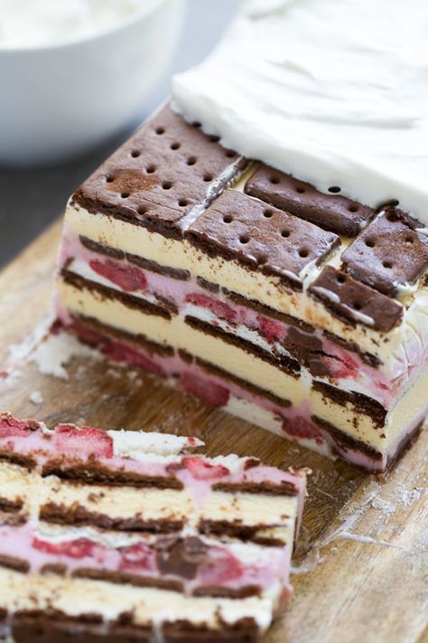 Neapolitan Ice Cream Sandwich Cake - Cooking for Keeps Ice Cream Sandwich Cake Recipe, Strawberry Ice Cream Sandwich, Cream Sandwich Cake, Dessert Easter, Icebox Cakes, Cake Summer, Cake Easter, Icebox Cake Recipes, Dessert Summer