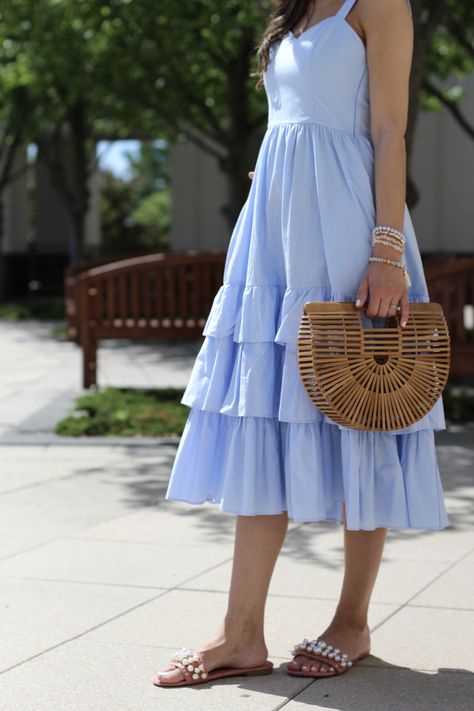 light blue  midi dress Riviera Outfit, Clothes Street Style, Light Blue Midi Dress, Cute Looks, Chic Summer Outfits, Trending Fashion Outfits, Lemon Print, Cute Clothes, French Riviera