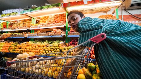 Grocery Shopping Photography, Market Branding, Park Photoshoot, Product Photography Inspiration, Design Workshop, Creative Photoshoot Ideas, Super Market, Photography Series, Sustainable Shopping