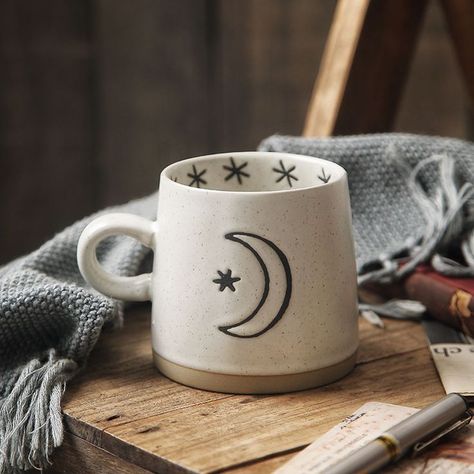 Moon Mug Pottery, Pottery Painting Ideas Easy, Ceramic Moon, Mug Product, Moon Mug, Cerámica Ideas, Hand Painted Mugs, Painted Cups, Painted Mugs