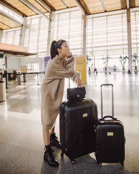 Celebrities aren't the only well-dressed people at the airport. Shop nine perfect travel outfits from Instagram. Cute Travel Outfits Airport Chic, Plane Outfit Winter, Women Travel Outfits, What To Wear To Paris, Jenny Tsang, Airport Chic, Plane Outfit, Airport Luggage, Perfect Travel Outfit