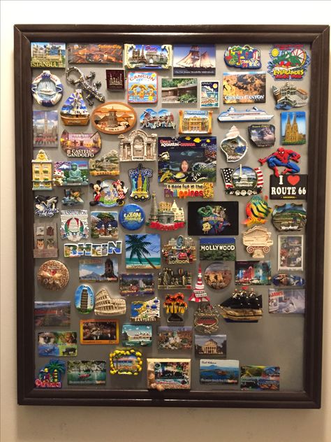 DIY Magnet Board Magnet Board Decor, Magnet Frame Display, Magnet Frame Diy, Magnetic Display Board, Post Card Display Diy, Magnetic Board For Travel Magnets, Travel Board Ideas Diy, Souviner Ideas Travel, Magnet Collection Display Ideas