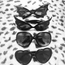 Goth Sunglasses Aesthetic, Goth Jewelry Aesthetic, Goth Sunglasses, Summer Goth, Vintage Goth, Goth Makeup, Punk Emo, Alt Fashion, Goth Outfits