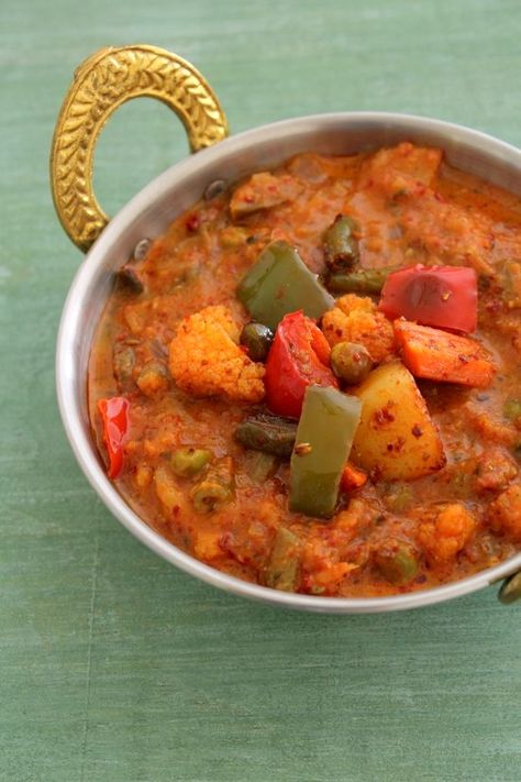 Kadai vegetable recipe | Veg kadai recipe, restaurant style gravy recipe Vegetable Dhansak Recipe, Indian Curry Vegetables, Kadai Vegetable Recipe, Kerala Vegetable Curry, South Indian Vegetable Curry, Afghan Recipes, East Indian Food, Vegetable Gravy, Recipe Potato