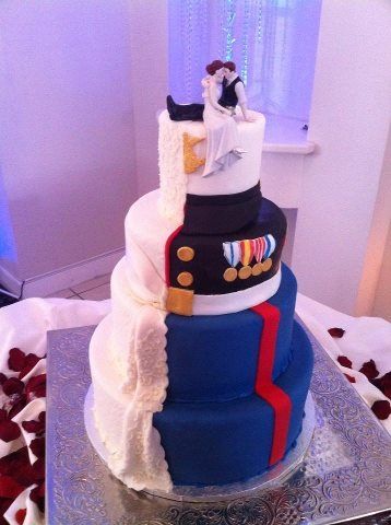 Cute idea but with the other half Army for a West Point wedding! Marine Corps Wedding Decorations, Military Wedding Cakes, Usmc Wedding, Marine Corps Wedding, Air Force Wedding, Military Cake, Army Wedding, Renew Vows, Marine Wedding