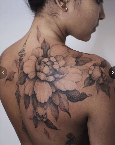 Floral Back Tattoos, Colour Tattoo For Women, Tattoo Family, Upper Back Tattoos, Feminine Tattoo Sleeves, Back Piece Tattoo, Flower Tattoo Back, Anklet Tattoos, Clever Tattoos