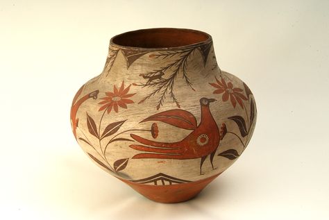 painting southwest ancient indian pots | Jar, Zia, 1870–1890. Decorated Pottery, Native American Art Projects, Indian Ceramics, Southwest Pottery, Native Pottery, Pueblo Indians, American Indian Pottery, Indian Pottery, Pottery Form