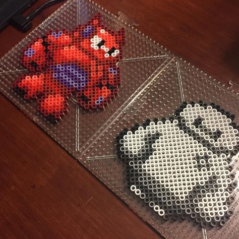 Big hero 6 perler beads Melt Beads Patterns, Modele Pixel Art, Hamma Beads Ideas, Easy Perler Beads Ideas, Pearl Beads Pattern, Art Perle, Fuse Bead Patterns, A Birthday Present, Hama Beads Design