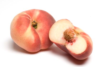 donut peaches Donut Peaches, Crispy Cod, Dead Nature, Flat Peaches, Donut Peach, Organic Nursery, Stone Fruits, English Kitchens, All Fruits