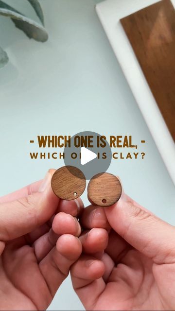 Wood Polymer Clay, Polymer Clay Wood, How To Make Polymer Clay Look Like Wood, How To Make Holes In Polymer Clay Earrings, Polymer Clay Texture Ideas, Polymer Clay Texture, Brown Polymer Clay Recipe, Wood Grain Polymer Clay, Faux Wood Polymer Clay