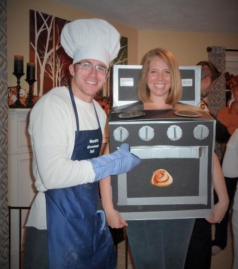 Bun In The Oven Costume, Sew Halloween Costume, Pregnant Halloween Costumes, Kids At Heart, Heart Couple, Box Costumes, Fairy Halloween Costumes, Halloween Memes, Couple Costume