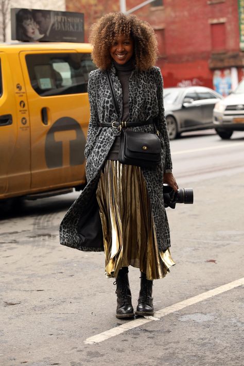 On the street at New York Fashion Week. Photo: Angela Datre/Fashionista. Karen Britchick, Rok Outfit, Leopard Print Outfits, Giovanna Battaglia, New York Fashion Week Street Style, Grey Leopard, Leopard Print Coat, New Street Style, Looks Street Style