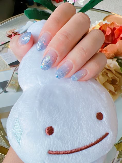 Pastel Blue Nails Glitter, Blue Glitter Gradient Nails, Star Ombre Nails, Sky Blue Glitter Nails, Cute Gel Nails Winter, Sky Themed Nails, Nail Blue Pastel, Light Blue Nails With Stars, Pastel Blue Nails Short