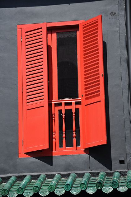 Window in Chinatown, China Orange Window Frame, Red French Doors, Chinese Window Pattern, Chinese Window Frame, Chinese Doors Traditional, Amazing Windows, Gray Cottage, Red Windows, Chinese Window