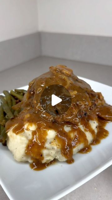 KENDYLL NIQUOLE aka CookjngMama on Instagram: "Salisbury Steak 😮‍💨🔥   Follow for more recipes! 🤍   #salisburysteak #sundaydinner #comfortfood #salisburysteakdinner #instagood #reelsinstagram #foodblogger" Salisbury Steak And Gravy Recipe, Salsurby Steak, Turkey Salisbury Steak Recipes, Salsbury Steak Sides Dinners, Salbery Steak Recipe Easy, Turkey Salisbury Steak, Best Salisbury Steak Recipe, Homemade Salisbury Steak, Easy Salisbury Steak