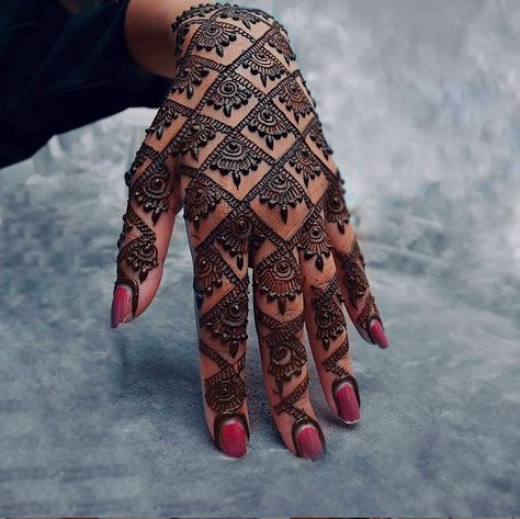 Diwali Mehndi Designs, Mehndi Designs For Diwali, Diwali Mehndi, Mehndi Design Simple, Easy Mehndi Design, Simple Mehendi Designs, Easy Mehndi, Modern Henna Designs, Latest Henna Designs