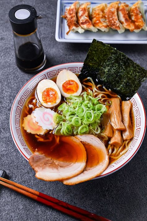 Noodles Soy Sauce, Snacks Japonais, Ramen Toppings, Shoyu Ramen, Japanese Ramen, Ramen Recipes, Japan Food, Ramen Noodles, Comfort Foods