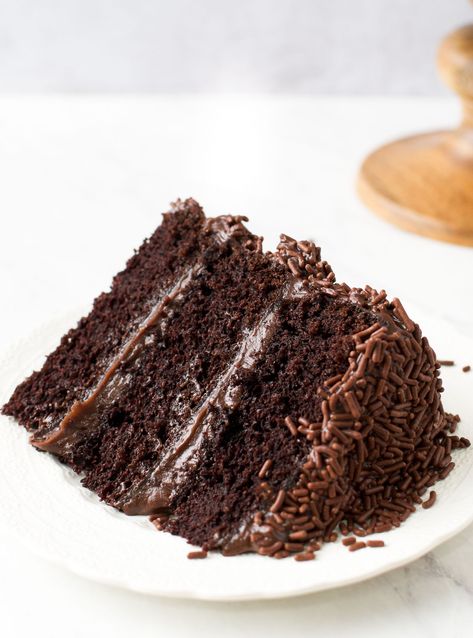 Brigadeiro cake is the quintessential Brazilian birthday cake, and if you ask any Brazilian, we'll say this is the one chocolate cake to rule all others! This Brigadeiro cake recipe makes three layers of moist, tender crumb, super chocolaty cake and a smooth, ooey-gooey fudgy brigadeiro frosting and filling, that you can decorate with ALL. THE. SPRINKLES! Brigadeiro Cake, Brigadeiro Recipe, Sweet Condensed Milk, Recipe Cake, Honey Buns, Chocolate Powder, German Chocolate Cake, Cake Fillings, Chocolate Sprinkles