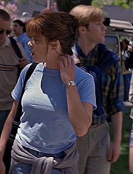 Sydney Prescott Costume, Sydney Prescott Outfit, Sydney Prescott, Sidney Scream, Scream Outfits, Sidney Prescott, Scream 1996, Scream Cast, Neve Campbell