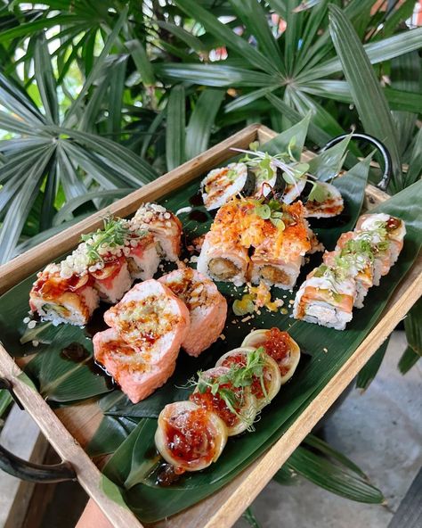 Hawaii Aesthetic Food, Hawaiian Birthday Party For Adults, Dinner In Hawaii, Honolulu Food, Hawaii Dinner, Food In Hawaii, Hawaii Foods, Birthday Party For Adults, Hawaiian Birthday Party Ideas