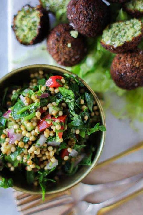 Sorghum Tabbouleh recipe || Sorghum stands in for bulgur wheat in this gluten free version of tabbouleh. || @thismessisours #glutenfree #vegan Authentic Falafel Recipe, Ayurvedic Breakfast, Sorghum Recipes, Tabbouleh Recipe, Bulgur Wheat, Bulgur Salad, Wheat Recipes, Falafel Recipe, Plant Paradox