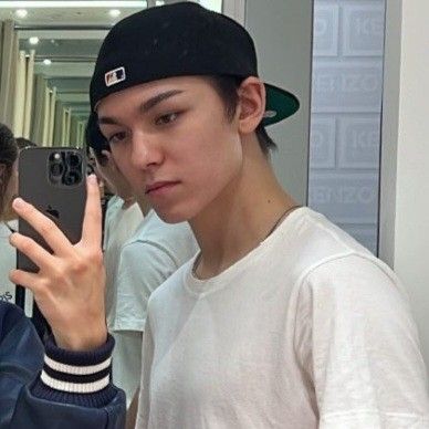 vernon seventeen lq icon Vernon Mirror Selfie, Vernon Icons, Seventeen Vernon, Lovers Pics, Vernon Seventeen, Group Of Five, Bare Face, Best Albums, Seventeen